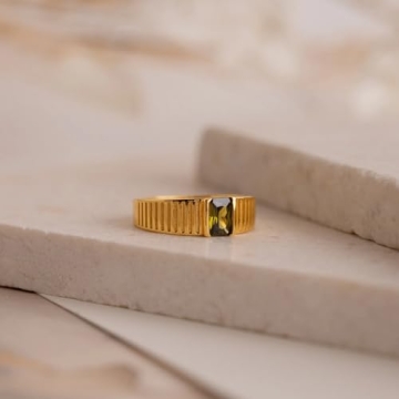 Elegant 18K Gold Baguette Peridot Signet Ring for Women