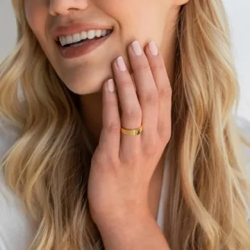 Elegant 18K Gold Baguette Peridot Signet Ring for Women