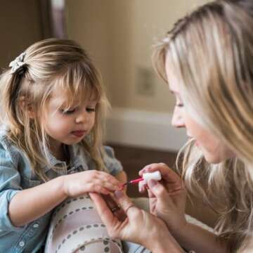 Piggy Paint | 100% Non-Toxic Girls Nail Polish | Safe, Cruelty-free, Vegan, & Low Odor for Kids | Rainbow Party (3 Polish + Nail Art Gift Set)