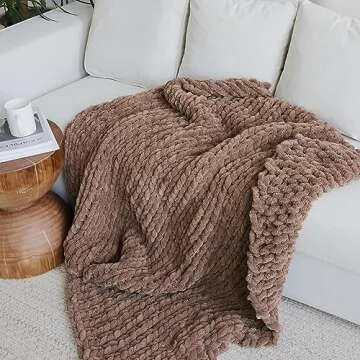 Cozy Maetoow Chenille Chunky Blanket for All Occasions