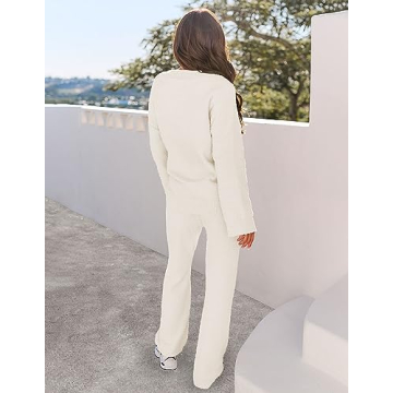 Stylish Women's Fuzzy Fleece Pajama Set for Cozy Nights