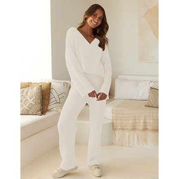 Stylish Women's Fuzzy Fleece Pajama Set for Cozy Nights