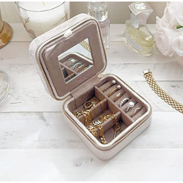 BLUTETE Velvet Travel Jewelry Box Organizer Champagne Luxury