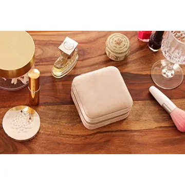 BLUTETE Velvet Travel Jewelry Box Organizer Champagne Luxury