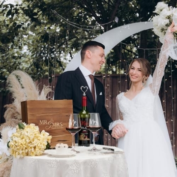 Mr & Mrs Wine Glasses Set of 2 for Weddings