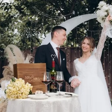 Mr & Mrs Wine Glasses Set of 2 for Weddings