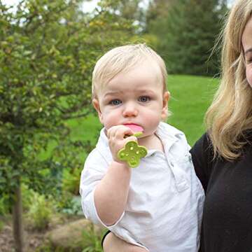 Innobaby Original Teethin Smart EZ Grip Fruit Teether and Sensory Toy for Babies and Toddlers in Berry. BPA Free Teether