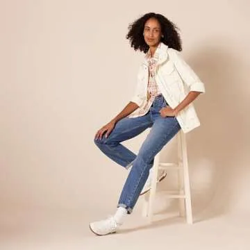 Amazon Essentials Women's Classic-Fit Long-Sleeve Lightweight Plaid Flannel Shirt, Ecru Pale Pink Alpine Plaid, Medium