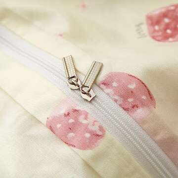 VM VOUGEMARKET Cute Fruit Duvet Cover Queen 3 Pieces Strawberry Bedding Set Cream White Cotton Quilt Cover with Zipper for Girls Women 90x90 Inch