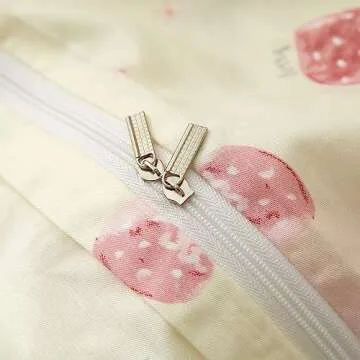 VM VOUGEMARKET Cute Fruit Duvet Cover Queen 3 Pieces Strawberry Bedding Set Cream White Cotton Quilt Cover with Zipper for Girls Women 90x90 Inch