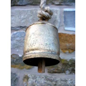 Carfar Handicrafts Shabby Chic Country Style Rustic Metal Hanging Giant Cow Bells, 76 cm Length, Antique Gold, 4 Count