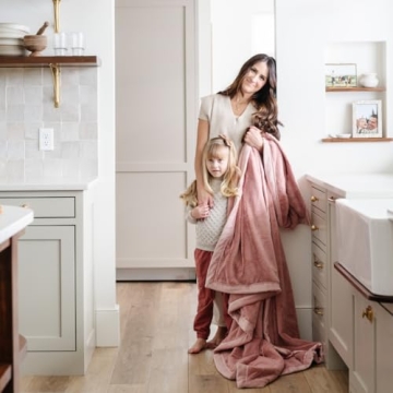 SARANONI Oversized Super Soft Comfy Lush 60" x 80" Adult Extra Large Blanket, (Ballet Slipper Pink)