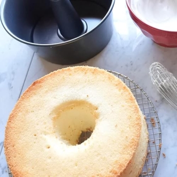 Wilton Advance Select Non-Stick Angel Food Cake Pan, 9.5 Inch, 2-Piece, Steel, Silver