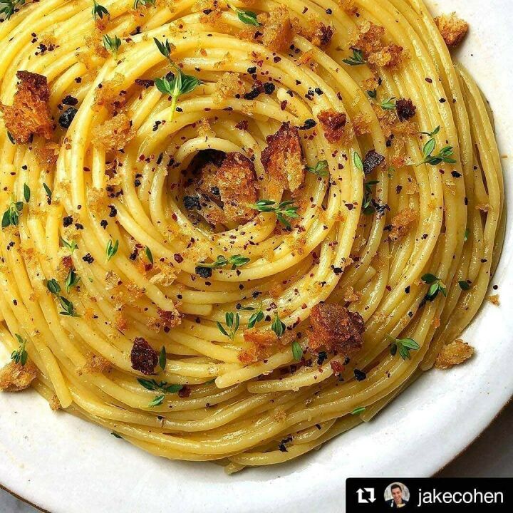 Burlap & Barrel Spice Gift Box with Unique Flavors