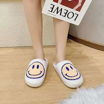 PLMOKN Cute Smile Face Furry Slippers for Women
