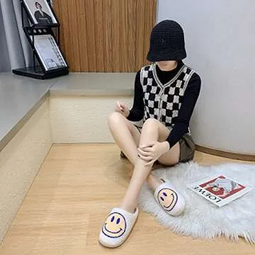 PLMOKN Cute Smile Face Furry Slippers for Women