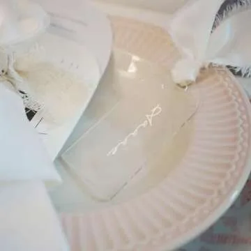 Maegmew 10pcs Clear Acrylic Place Cards Blanks Gift Tags with Ribbon Wedding Name Cards for Table Setting Reserved Signs Party Supplies 3.54" x 1.77"