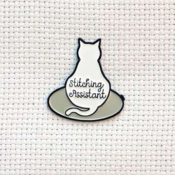 Stitching Assistant White Cat on Embroidery Hoop Enamel Needle Minder