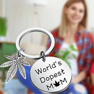 LQRI Marijuana Leaf Weed Mom Gift World's Dopest Mom Keychain Cannabis Leaf Marijuana Jewelry Funny 420 Gift for Mom (Dopest Mom)
