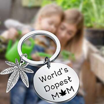 LQRI Marijuana Leaf Weed Mom Gift World's Dopest Mom Keychain Cannabis Leaf Marijuana Jewelry Funny 420 Gift for Mom (Dopest Mom)