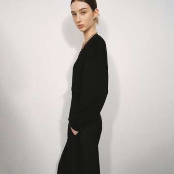 URBAN REVIVO Women Knitted Cardigans Long Sleeve V-Neck Lightweight Sweater One Leaf Button Down Outwear Black, Small