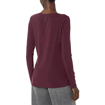 Classic-Fit Long-Sleeve Crewneck T-Shirt in Burgundy