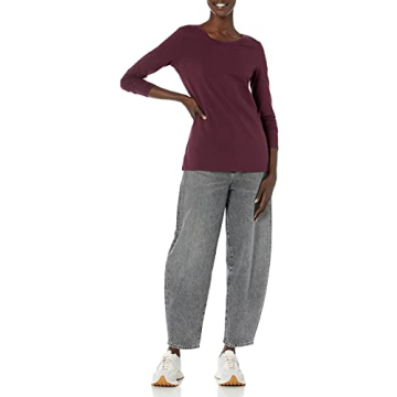 Classic-Fit Long-Sleeve Crewneck T-Shirt in Burgundy