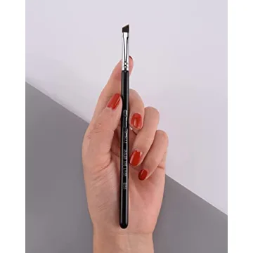 Fine Angled Eyeliner Brush for Precise Eye Makeup