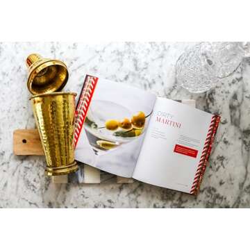 Holiday Cocktails: Over 100 Simple Cocktails to Celebrate the Season (Effortless Holiday Drinks For Intimate Gatherings and Big Crowds)