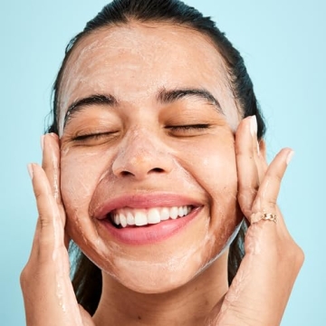 First Aid Beauty Deep Cleanser for Smooth Radiant Skin