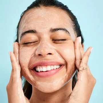 First Aid Beauty Deep Cleanser for Smooth Radiant Skin