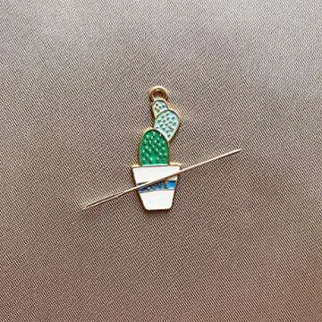 DPXWCCH 2 Pieces Magnetic Cactus Needle Minder for Cross Stitch Embroidery, Cute Cactus Plant Needle Nanny, Needlework Accessories