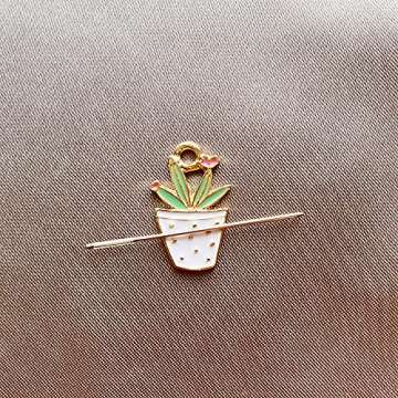 DPXWCCH 2 Pieces Magnetic Cactus Needle Minder for Cross Stitch Embroidery, Cute Cactus Plant Needle Nanny, Needlework Accessories