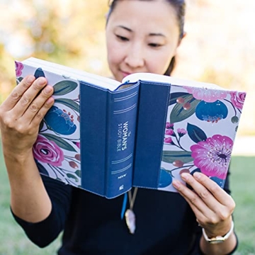NIV Woman's Study Bible Blue Floral Cloth Edition