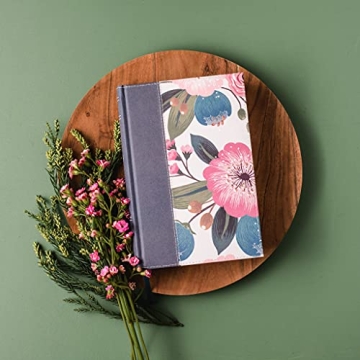 NIV Woman's Study Bible Blue Floral Cloth Edition