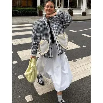 Wyeysyt Women's Cropped Puffer Jacket Winter Gingham Snap Plaid Short Padded Coats with Pockets(Black-M)