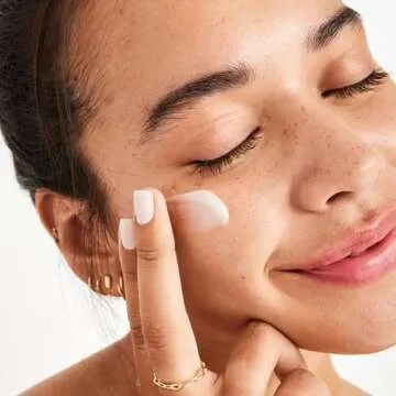 First Aid Beauty - Ultra Repair Oil-Control Moisturizer, Weightless Hydrating Mattifying Cream, Helps Minimize Pores for All Day Shine-Free Skin, Alcohol & Oil Free, Safe for Sensitive Skin, 1.7 oz