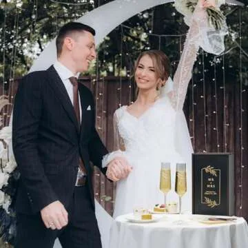 AW BRIDAL Wedding Gifts for Couples Wedding Champagne Flutes, Crystal Mr and Mrs Champagne Flutes Wedding Gift Bridal Shower Gift Anniversary Engagement Gifts for Couples