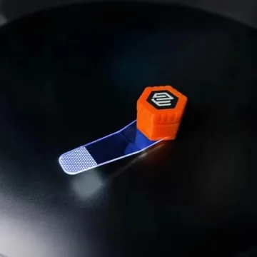 Magnet-Attached LED Tinting Light for Precise Film Application