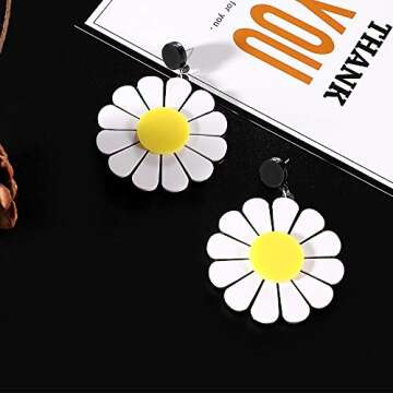 YOOE Acrylic Big Daisy Flower Dangle Earring. Exaggeration White Daisy Eardrop, Geometric Circle Semicircle Sun Flower Dangler Earring (Style 2)