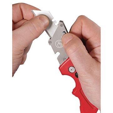 Milwaukee Utility Knife with 50 Durable Blades - Fastback Flip
