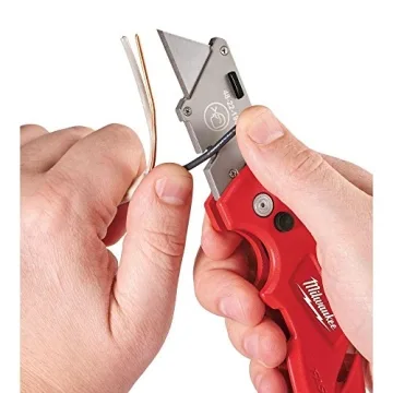 Milwaukee Utility Knife with 50 Durable Blades - Fastback Flip