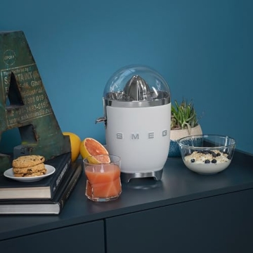 SMEG Retro Citrus Juicer Matte White for Stylish Kitchens