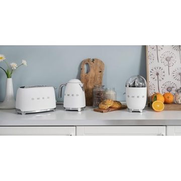 SMEG Retro Citrus Juicer Matte White for Stylish Kitchens