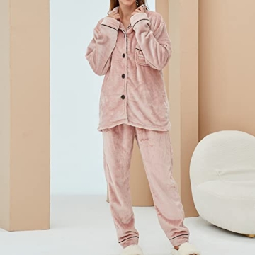Cozy Winter Pajama Set for Women in Soft Fleece