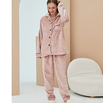 Cozy Winter Pajama Set for Women in Soft Fleece
