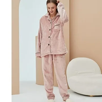 Cozy Winter Pajama Set for Women in Soft Fleece