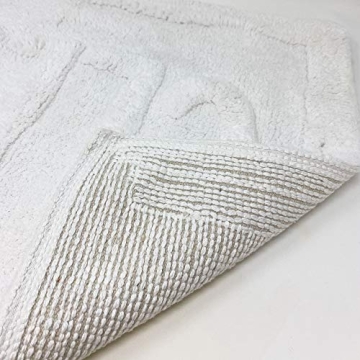 Soft Plush Absorbent Bath Rug with Clean Tufted Design