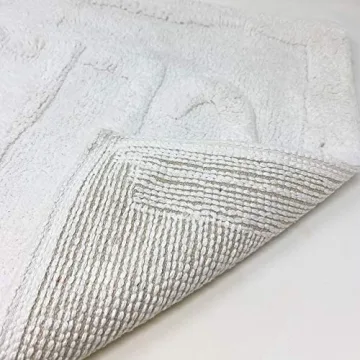 Soft Plush Absorbent Bath Rug with Clean Tufted Design