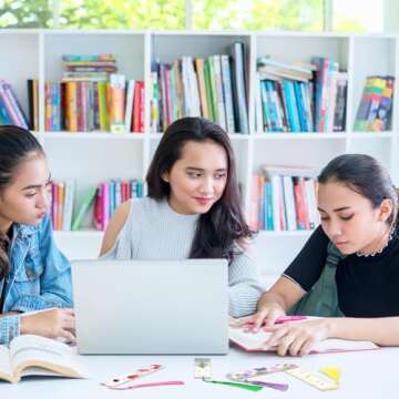 Dried Flower Resin Bookmarks - Handmade Floral Page Markers